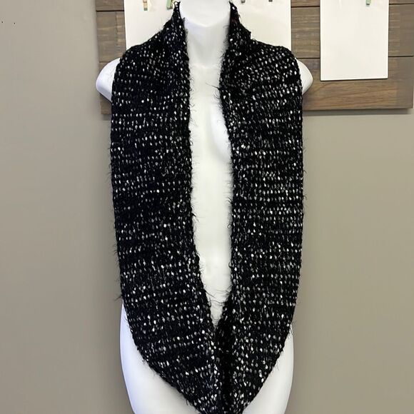 Cuddl Duds Women’s Warm Soft Winter Black/Gray/White Infinity Knit Scarf- OS - Picture 1 of 16